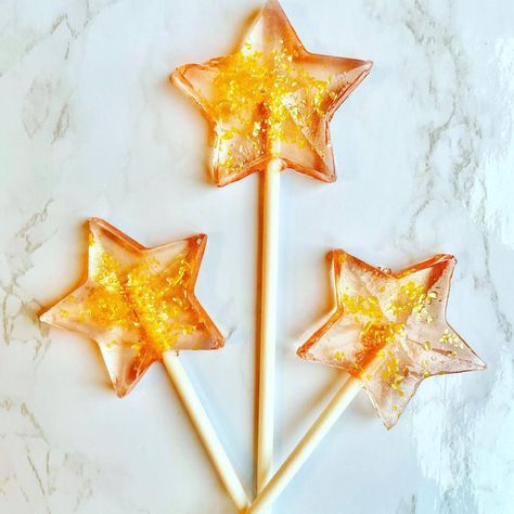 Luxe Lollies on Instagram: “Our new lollipop shape has got us all starry-eyed 🤩 This fun design is perfect as a gift for the superstar in your life, or as a special…” Star Shaped Lollipop, Fancy Lollipops, Star Lollipops, Princess Rosalina, Swirl Lollipops, Starry Eyed, Apa Aja, Fun Design, Star Shape