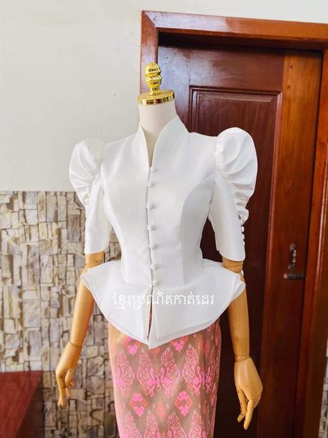 Basic Blouse Pattern, New Dress Pattern, Cambodian Dress, Applique Blouse, Formal Top, Traditional Blouse Designs, Traditional Dresses Designs, Fashionable Saree Blouse Designs