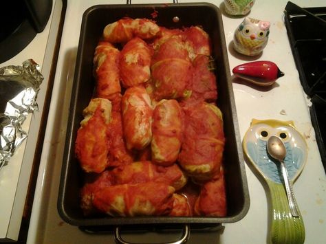 Golabki - cabbage rolls with tomato paste #polishfood Galumpki Recipe, Polish Cabbage Rolls, Cabbage Rolls Polish, Polish Cabbage, Polish Stuffed Cabbage, Crockpot Steak Recipes, Cabbage Rolls Recipe, Crockpot Soup Recipes, European Cuisine