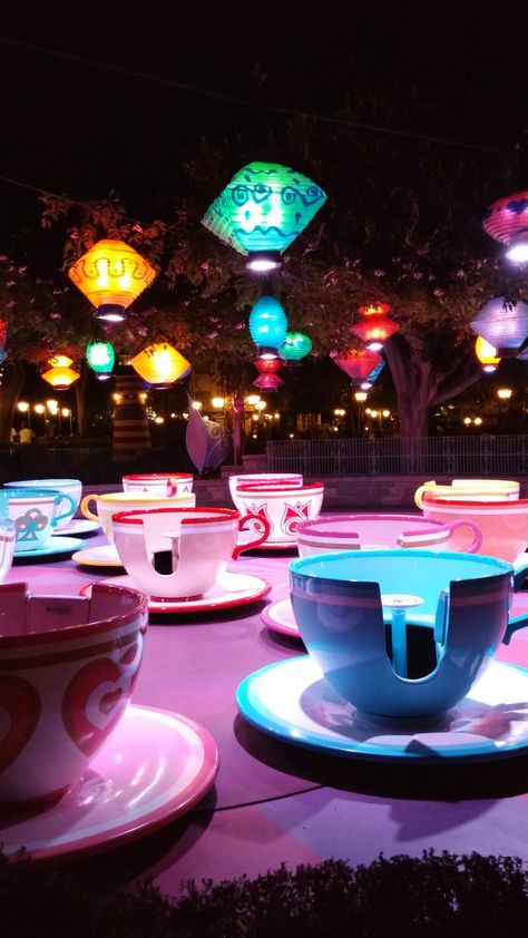 Disneyland teacups at night Disneyland Aesthetic Night, Disneyland Teacups, Disneyland At Night, Disney October, Disneyland Images, Disney Characters Quotes, Space God, Disneyland 2023, Walt Disney World Rides