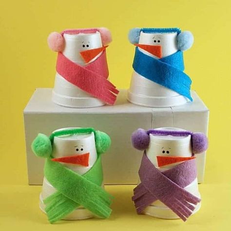 NEW! We can't believe how adorable foam cups can be! But one look at these Festive Foam Cup Snowmen and you'll want to make some for yourself. January Crafts, Winter Activities For Kids, Cup Crafts, Winter Crafts For Kids, Daycare Crafts, Easy Christmas Crafts, Snowman Crafts, Classroom Crafts, Kid Crafts