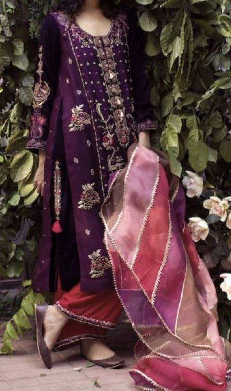 Mehendi Suits, Duppta Design Ideas, Dupta Design, Dupatta Designs Ideas, Outfits For Wedding, Heavy Suits, Shadi Dress, 2023 Dress, Designer Dupatta