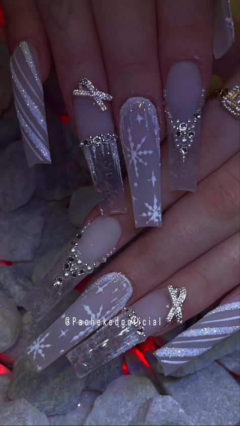 Ice Christmas Nails, Snowy Acrylic Nails, Christmas Nails Extravagant, Holiday Long Nails, Cute Holiday Nail Designs, Gothic Christmas Nail Designs, Frosty Nails Acrylic, Winter Nail Sets Acrylic, Icecicle Nails