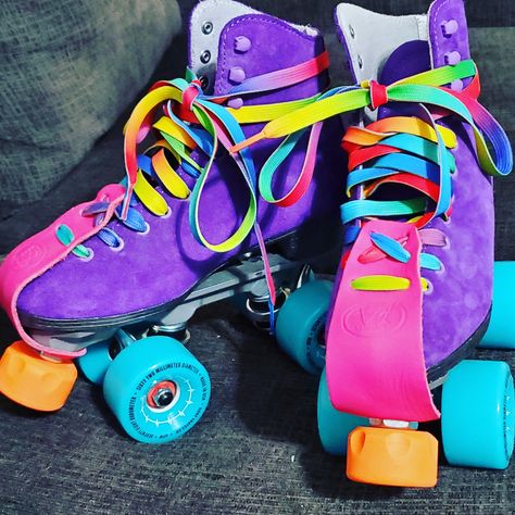 Hot Pink Roller Skates, Neon Roller Skates, Rollerskate Aesthetic, Clowncore Fashion, Moxi Skates, Hot Pink Toes, Charlie Emily, Joy Aesthetic, Kids Roller Skates