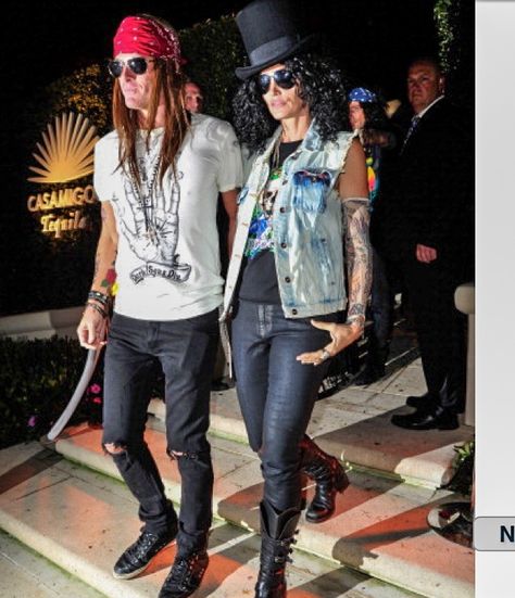 Cindy Crawford and hubs as Slash and Axl Celebrity Couple Costumes, 80s Dress Up, Ideas Disfraz, Pair Costumes, Rockstar Costume, Rocker Costume, Couples Costumes Creative, Halloween Costumes 2014, 90s Halloween Costumes