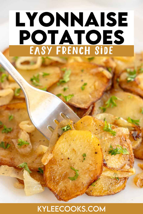 An image of Lyonnaise Potatoes in a white plate Classic French Dishes Dinners, French Onion Potatoes Bake, French Potato Recipes, Potatoes Lyonnaise, Lyonnaise Potatoes, French Side Dishes, French Potatoes, Best Potato Recipes, Potatoes Easy