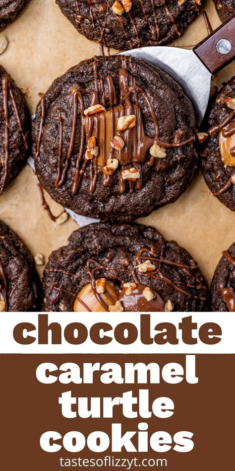 Moist, chewy, and full of chocolate, these Double Chocolate Turtle Cookies are complete with pecans and caramel. Best served warm & gooey. Caramel Pecan Cookies, Salted Caramel Pretzels, Cookies Stuffed, Chewy Chocolate Cookies, Turtle Cookies, Pecan Cookies, Caramel Cookies, Caramel Pecan, Crinkle Cookies