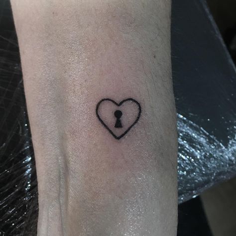 Locksmith Tattoo, Heart Lock Tattoo, Tattoo Key, Lock Tattoo, Stick Poke, Key Locker, Bracelet Tattoos, Crown Tattoos, Stick Poke Tattoo