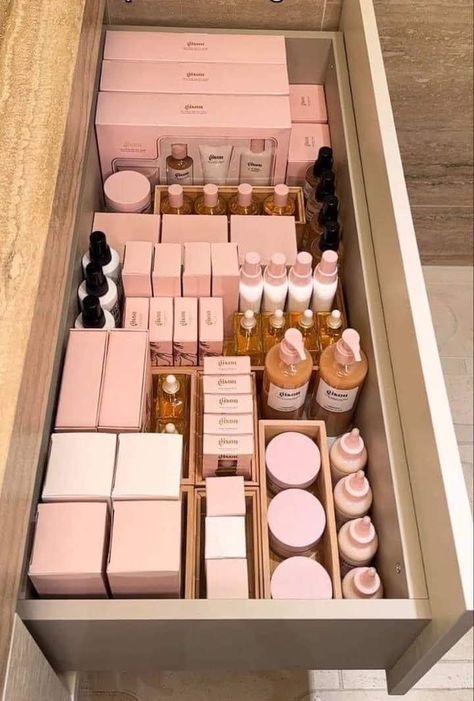 Fragrance Lab, Sephora Skin Care, Skincare Inspiration, Makeup Accesories, Nail Room, Basic Skin Care Routine, Girly Room, Pretty Skin Care, روتين العناية بالبشرة