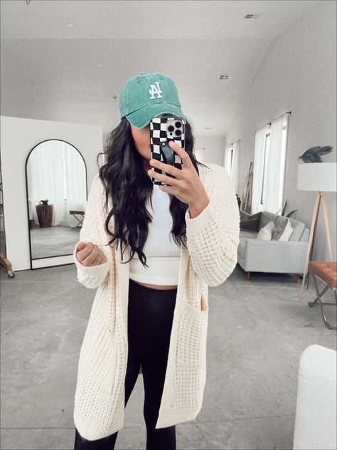 Cardigan And Baseball Hat Outfit, Ball Cap Outfit Fall, Oversized Cozy Cardigan For Spring, Oversized Cozy Acrylic Cardigan, Ball Cap Outfits, Spring Cozy Oversized Cardigan, White Oversized Cozy Cardigan, Sonic Water, Ball Cap Outfit