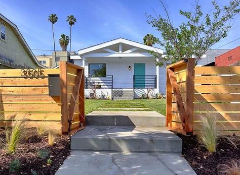 fence California Craftsman Bungalow, California Craftsman, Brick Fence, Horizontal Fence, Landscaping Front Yard, Front Yard Fence, White Picket Fence, Modern Fence, Craftsman Bungalows