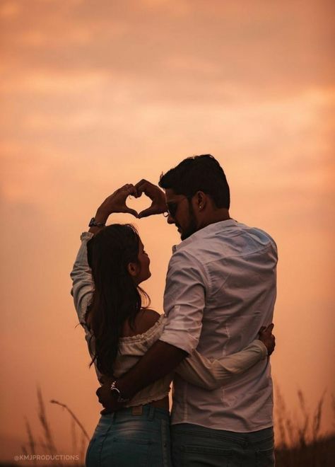 Pre Wedding Photoshoot Ideas, Ayyappa Swamy, Wedding Photoshoot Ideas, Pre Wedding Photoshoot Props, Wedding Fotos, Romantic Couple Images, Wedding Photoshoot Props, Pre Wedding Photoshoot Outdoor, Romantic Couples Photography