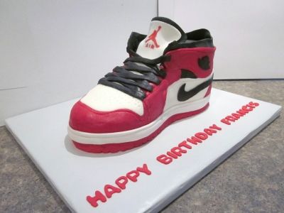 Air Jordan Shoe Cake, Nike Shoe Cake, Jordan Shoe Cake, Nike Cake, Animal Topper, Topper Safari, Safari Theme Birthday Party, Air Jordan Basketball Shoes, Shoe Cakes