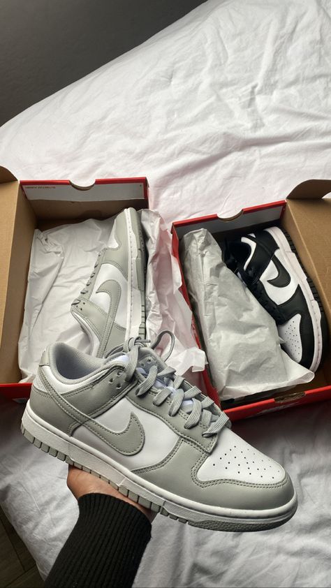 Tenis Nike Dunk, Sneaker Pics, Nike Dunk Low Outfit, Diy Home Office, Home Office Makeover, Shoe Pics, Zara Drip, 2024 Goals, All Nike Shoes