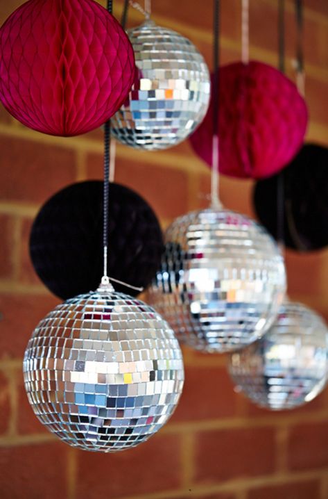 Grammy Awards Party Ideas, Party Ideas Disco, Disco Theme Parties, Bollywood Theme Party, Disco Theme Party, 70s Party Theme, Strawberry Fizz, Disco Birthday Party, Disco Party Decorations