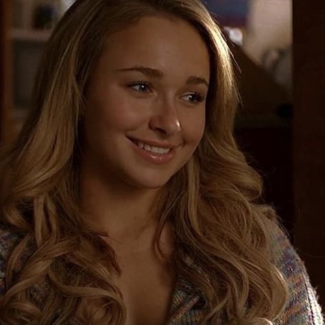 Hayden Panettiere 2000s, Claire Bennet, Claire Bennet Heroes, Chloe Bennet Icons, Hayden Panettiere Scream, Hayden Panettiere Heroes, Kenway Family, Hayden Panettiere Selfie, Hayden Panettiere Ice Princess