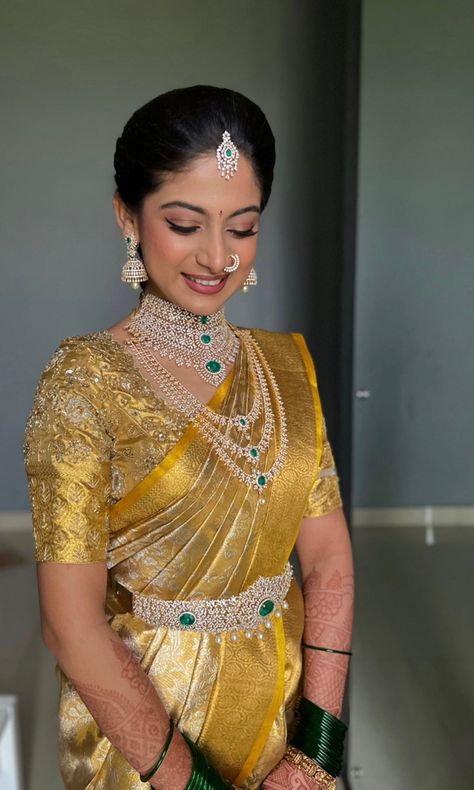 Bridal Marriage Saree, Gold Wedding Saree Bridal Sari, Gold Sarees For Bride, Gold Saree With Diamond Jewellery, Gold Saree For Bride, Gold Saree Wedding South Indian, Gold Saree Jewellery Ideas, Yellow Gold Saree, Bride Sarees South Indian