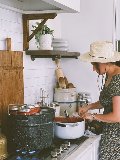 Canning Vegetables And Fruits - The Essentials You Need To Know Plus Delicious Recipes! - Azure Farm Canning Aesthetic, Ariel Core, Can Vegetables, Canning Photography, Canning Water, Can Tomatoes, Ball Canning, Happy Future, Ball Canning Jars