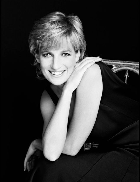 Princess Diana | See more Black and White Photography at https://www.1stdibs.com/art/photography/black-white-photography on 1stdibs Grace Coddington, Princess Diana Family, Princess Diana Photos, Princess Diana Pictures, Patrick Demarchelier, Princes Diana, Helena Christensen, Diana Princess, Mario Testino