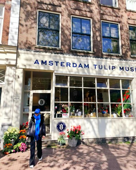 🤍 #amsterdam #🇳🇱🎈 Amsterdam Tulips, Amsterdam Shopping, Netherlands Travel, Amsterdam Travel, Tulip Fields, Amsterdam Netherlands, Travel Inspo, Summer Travel, Flower Shop