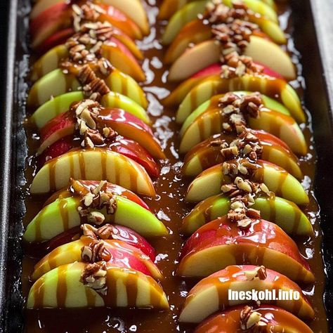 Sheet Pan Caramel Apples Caramel Apple Pan, Caramel Apple Slice Sheet Pan, Sliced Apples With Toppings, Sheet Pan Apples, Carmel Apple Sheet Pan, Apple Slices Dessert, Sheet Pan Caramel Apple Slices, Sheet Pan Caramel Apples, Sliced Caramel Apples