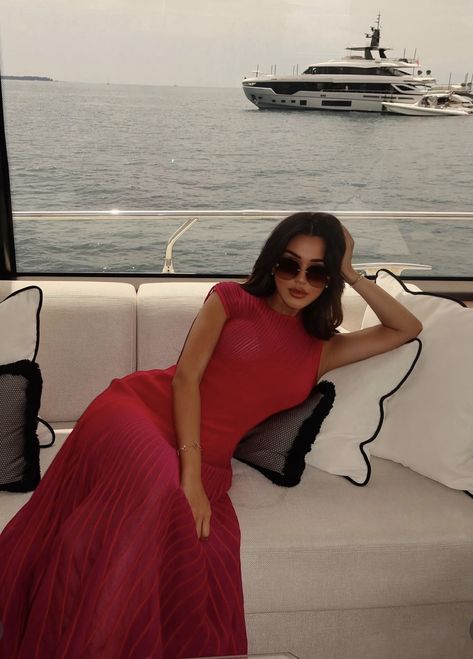 Yacht Party Outfit, Yacht Outfit, Aesthetic 2024, Rich Girl Aesthetic, Shotting Photo, Outfit Chic, Classy Aesthetic, Virtual Stylist, Future Lifestyle