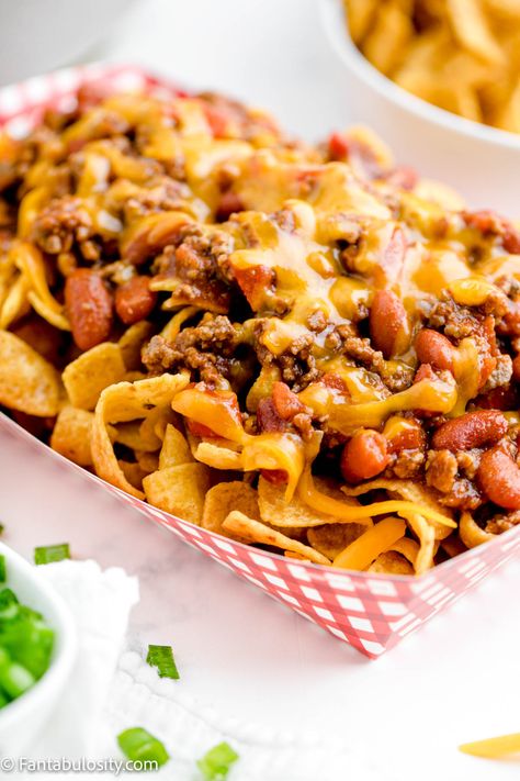 This Frito Chili Pie is so easy! #frito #chili #fritopie #fritochilipie #fritos #walkingtacos Upside Down Frito Pie, Frito Bag Chili, The Best Frito Pie, Dinners With Chili, Walking Chili Fritos, Fritos And Chili, Fritos Scoops Recipes, Chili Fritos Recipe, Chili Pie Frito