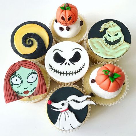 Owls Illustration, Halloween Mad, Bday Brunch, Nightmare Before Christmas Cake, Cake Bake Shop, Amazing Cupcakes, Cake Competition, Halloween Birthday Cakes, Best Halloween Movies