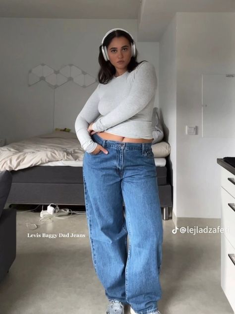 Clothing Styles Midsize, Aesthetic Fit Inspo Mid Size, 210 Pounds Woman, Winter Clothes Midsize, Medium Size Winter Outfits, 185 Pounds Woman, Mid Size Fashion Going Out, Low Rise Plus Size Outfit, Plus Size Outfits For College