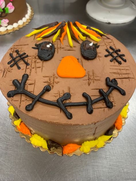 Fall Cake Walk Ideas, Fall Round Cake Ideas, Scarecrow Cake Ideas, Fall Inspired Cakes, Fall Cake Decorating Ideas Simple, Fall Buttercream Cakes, Easy Fall Cake Decorating Ideas, Fall Cookie Cake Designs, Fall Cakes Recipes