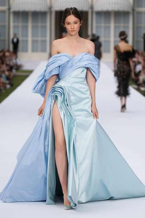 #PFW: RALPH & RUSSO Fall Winter 2019.20 Haute Couture Collection Pastel Blue Gown, Hot Couture, Draped Bodice, Luxurious Dresses, Collection Couture, Ralph Russo, Ralph And Russo, Expensive Clothes, Atelier Versace