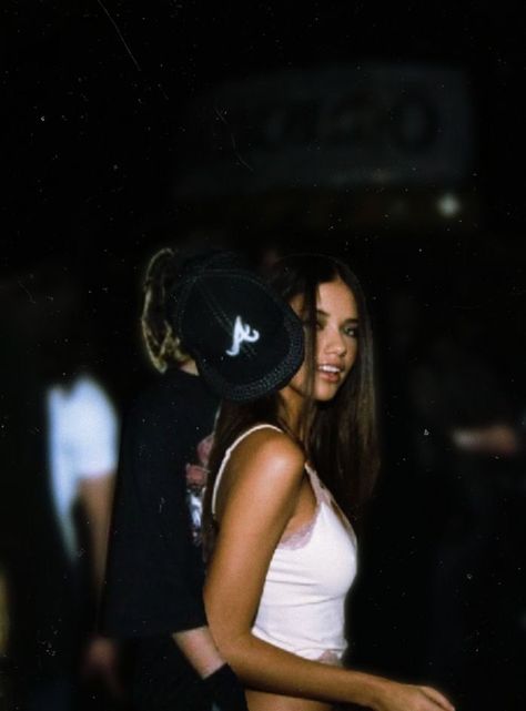 Tom Kaulitz And His Girlfriend, Adriana Lima And Tom Kaulitz, Tokio Hotel With Fans, Me And Twin, Tom Kaulitz With Girl, Tom Kaulitz With Fans, Tom Klautiz, Tom Kaulitz Girlfriend, 2007 Aesthetic