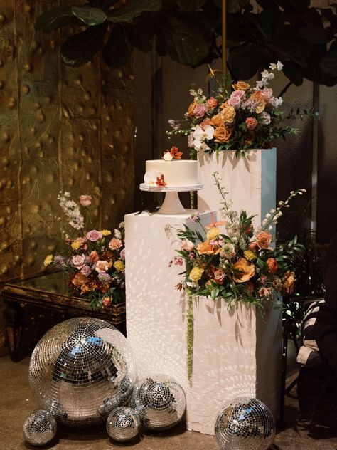 Disco Ball Wedding Photobooth, Engagement Party Disco Ball, Disco Flowers Wedding, Romantic Disco Wedding, Disco Ball Reception Decor, Retro Disco Decor, Disco Wedding After Party, Disco Balls At Wedding, Disco Ball Sweetheart Table