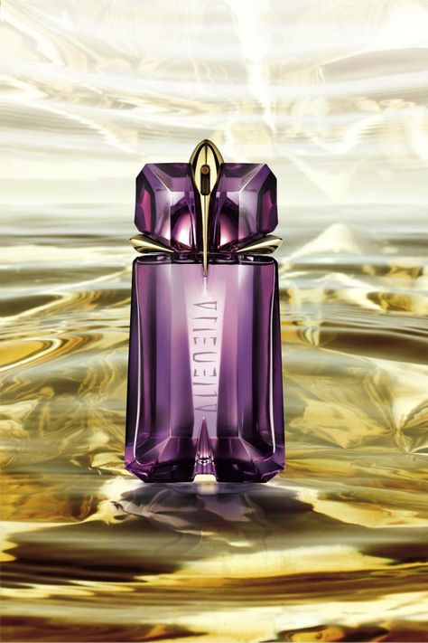 Thierry Mugler Alien, my new fragrance say what you may but this is exquisite! Thierry Mugler Alien Perfume, Alien Women, Fragrance Wardrobe, Alien Perfume, Perfume Quotes, Mugler Alien, Thierry Mugler Alien, Perfume Jewelry, Fragrance Cologne