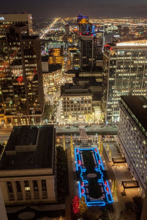 Downtown Salt Lake City at night during Christmas. Photo by Jesse Stay Salt Lake City Apartment, Salt Lake City Utah Aesthetic, Salt Lake City Utah Downtown, Utah Bucket List, Idaho Falls Temple, Downtown Salt Lake City, Fav Aesthetic, California Zephyr, Salt Lick