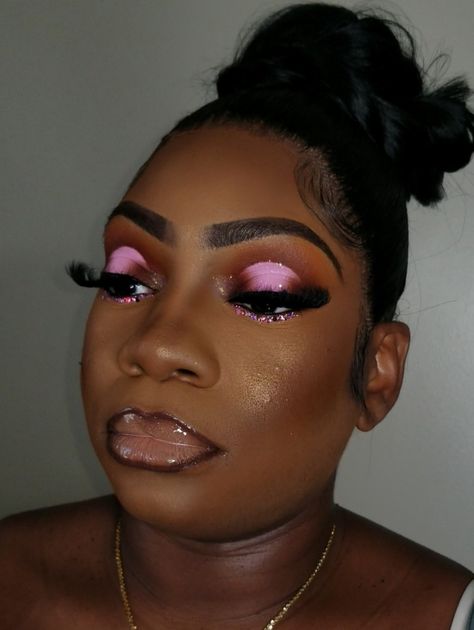 Makeup Birthday Looks, Pink Birthday Makeup, Pink And Silver Makeup, Birthday Looks, Client Makeup, Dark Skin Makeup Tutorial, Makeup Birthday, Birthday Makeup Looks, Face Beat Makeup