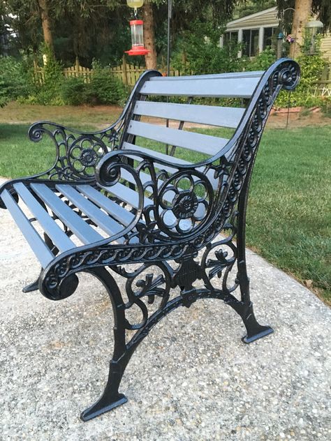 Old cast iron bench refurbished into a chair. Park Bench Ideas, Cast Iron Garden Furniture, Victorian Benches, Cottage Garden Plan, Outside Benches, Cast Iron Garden Bench, Wrought Iron Bench, Retro Bench, Wooden Garden Chairs