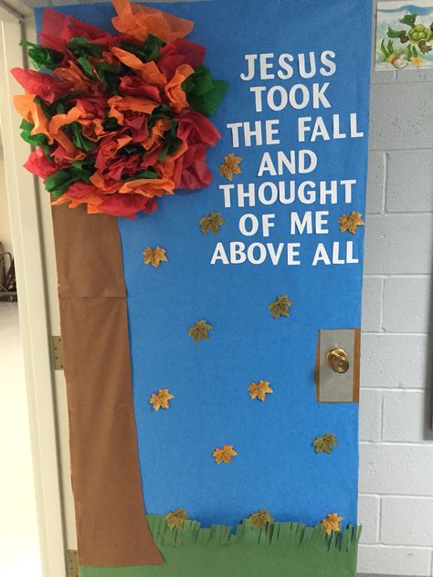 Fall Christian Door Decorations, Fall Sunday School Decorations, Harvest Door Decorations, Church Fall Decorations, November Door Ideas For Classroom, Thanksgiving Boards, Fall Church Bulletin Boards, Sunday School Room Decor, Fall Classroom Door