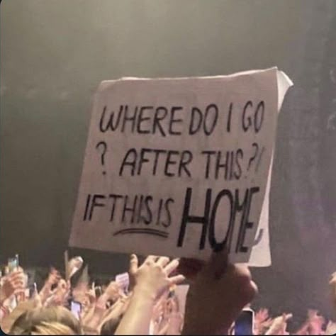 Concert Sign Ideas, Concert Banner, Concert Signs, Belmont Park, Coldplay Concert, Skz Concert, Louis Core, Ateez Concert, Tattoo Signs