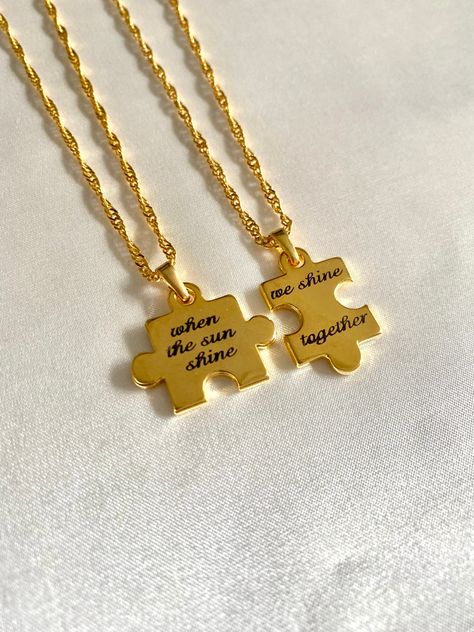 A wonderful personalized matching puzzle necklace that you can buy for your lover, friend, sibling, mom or dad briefly to the person you love.✨ You can add your desired name, surname, word, etc. to the Personalization section. - Overwrite Text (max 3 words) DETAILS - 2 pcs in one packet - 24k Brass Gold Plated - Adjustable Lenght ( 35,40, 50, 60 Centimeters ) lengths are in the picture. - Laser Written PACKAGING All your orders are sent in a black box with Harlofia print. The box is put into the Magnet Necklace Couple, Necklaces Couple, Puzzle Necklace, Puzzle Piece Necklace, Personalized Puzzle, Gifts Couple, Necklace Friendship, Diy Jewelry Rings, Couple Necklace