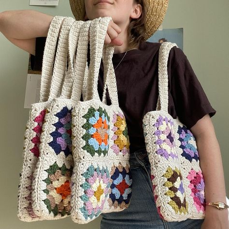 ✨Nastja Crochets ✨ on Instagram: “Granny bags!! I love them so much 🥺 It’s so satisfying to crochet them! But for now I’ll probably will try to design new vests cause I…” Small Crochet To Sell, Crochet Useful Items Free Pattern, Granny Square Bag Pattern, Crochet Bag Granny, Crocheted Purses, Sac Granny Square, Tote Crochet, Poncho Crochet, Mode Crochet