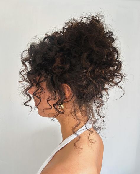 LOVE♥️ doing these naturally curly ups on my clients, @mariastarkeymakeup has came to me for years for her hair extensions so always noticed she had natural curls there👏🏻🥹 so glad we enhanced it for this look Formal Buns For Curly Hair, Brown Curly Hair Updo, Curly Hair Updo Homecoming, Curly Updo For Wedding Guest, Bridesmaid Updo Hairstyles Curly Hair, Curly Side Updo, Hairstyle Up Do, Messy Curly Wedding Hair, Formal Curly Bun Hairstyles