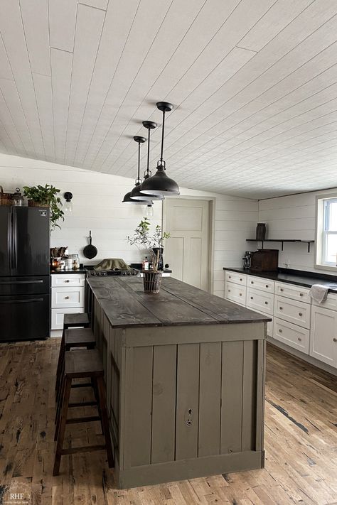 Country Kitchen Island With Seating, Trailer Remodel Kitchen Mobile Homes, Mobile Homes Farmhouse Style, Mobile Kitchen Remodel, Double Wide Home Decorating, Double Wide Renovation Ideas, Mobile Home Built Ins, Remodeling Doublewide Homes, Updating Double Wide