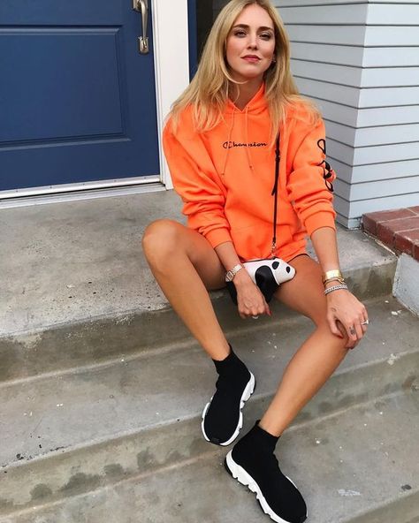 Sock sneakers trend Sock Sneakers Outfit Women, Speed Trainer Outfit, Sock Sneakers Outfit, Balenciaga Shoes Outfit, Balenciaga Outfits, Balenciaga Outfit, Sports Chic, Birthday Fit, Outfits Primavera