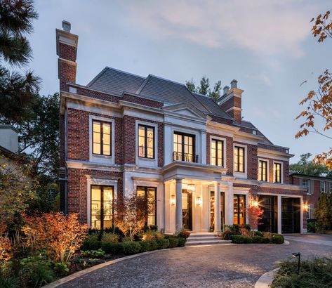 Georgian Style Exterior, Georgian House Landscaping, Luxury Traditional Homes, Georgian Style Mansion, Luxury Brick Homes, Contemporary Georgian House, Transitional Georgian, Georgian Style Homes Exterior, Georgian Homes Exterior