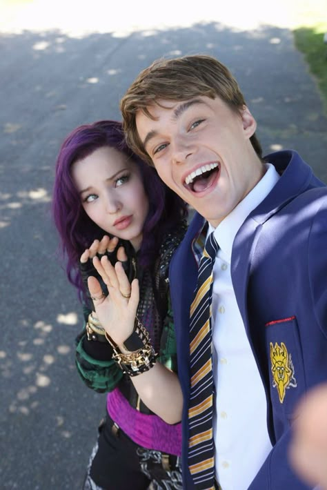 Descendants Ships, Descendants Funny, Descendants Mal And Ben, Descendants Ben, Ben And Mal, Disney Descendants Mal, Mal And Ben, Descendants Pictures, Mitchell Hope