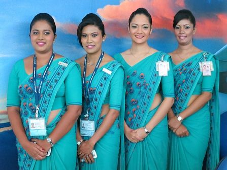 SriLankan Airlines Cabin Crew | SriLankan Airlines' cabin crew Srilankan Airlines, Air Hostess Uniform, Eaton Centre, Airline Cabin Crew, Stewardess Uniform, Airline Uniforms, Air Hostess, Set Saree, Air India