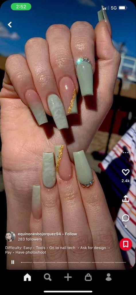 Nail Inspo Green, Ilnp Nail Polish, Prom 2022, White And Silver Nails, Short Fake Nails, Cosmetic Grade Glitter, Marble Nail, Acrylic Nail Set, Diy Acrylic Nails