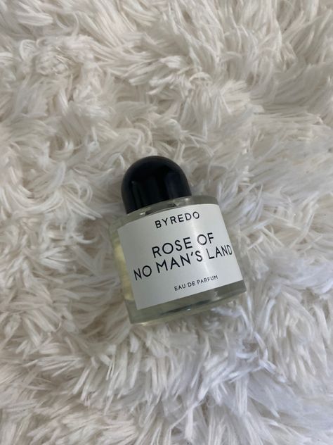 Byredo Fragrance: Rose Of No Man’s Land Rose Of No Mans Land Perfume, Byredo Rose Of No Man's Land, Rose Of No Mans Land, Designer Perfume, No Man's Land, Type Shi, Perfume Reviews, Perfume Collection, Fragrance Mist