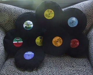 Record pillows Record Pillow, Record Crafts, Crochet Cushions, Crochet For Home, Vinyl Art, Learn To Crochet, Diy Paper, Recycled Paper, Vinyl Records